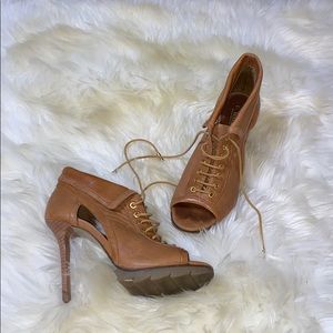 BCBGMAXAZRIA brown leather heels ✨❤️